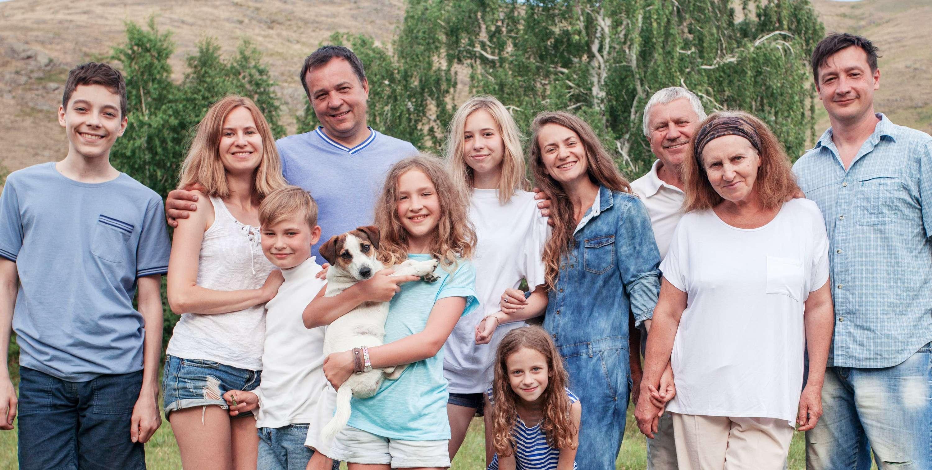 Album photo famille — parents et grands-parents partagent leurs souvenirs sur MemoFamille